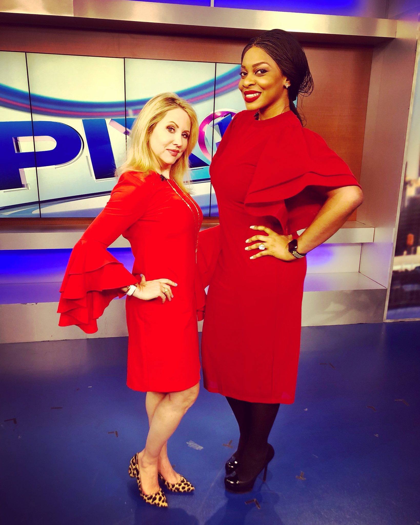 Kirstin Cole on X: "One of us is NOT 6-feet tall !!! 👠 #LadiesInRed 👗  #Sleeves #Extra 📺 #TVpeople https://t.co/LQBDFCyg1N" / X