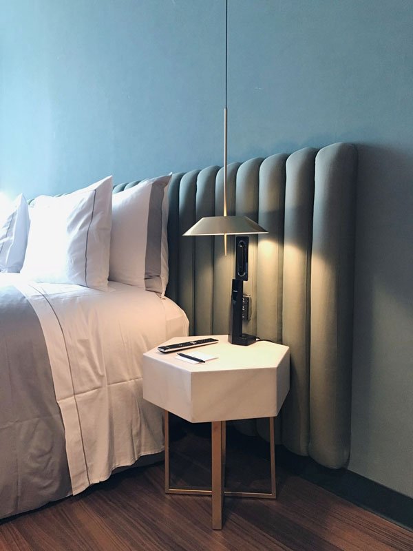 jorgefdezsalas's tweet image. RT VibiaLight: When lighting creates a stylish and soothing atmosphere in the best hotel bedrooms...
See more in our blog: soo.nr/JkgF
#vibia #vibialight #interiordesgin  ilamparas #lamparas!