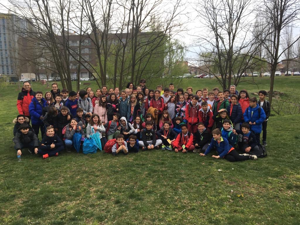 VedrunaTona's tweet photo. ENCANTAT D’HAVER-TE CONEGUT! 🤝
Avui els alumnes de 5è de primària han compartit el dia amb els alumnes de 5è i 6è de @vedrunasantacolomadequeralt per descobrir la vida de Joaquima de Vedruna a la ciutat de Vic.
#coneixença #primària #SortidesEVT https://t.co/mtC0lO76Pt