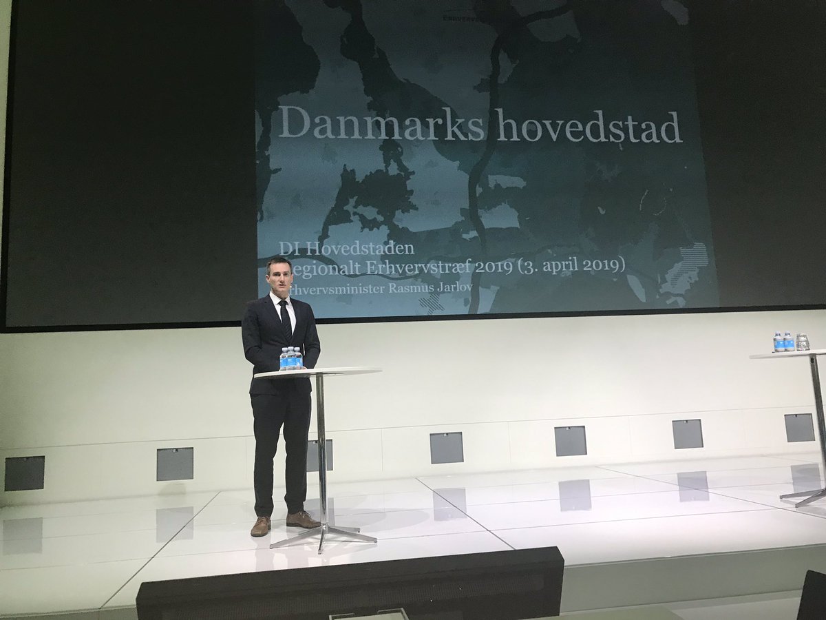 schou_hanne's tweet photo. Spændende oplæg af Erhvervsminister @RasmusJarlov på #erhvervstræf for @DanskIndustri i Hovedstaden om regeringens arbejde m at lette byrder, mindske bureaukrati for #dkbiz og om Hovedstadsudspillet m nye muligheder for udvidelse af erhvervsområder og 50.000 nye arbejdspladser https://t.co/B6csy4fKSv