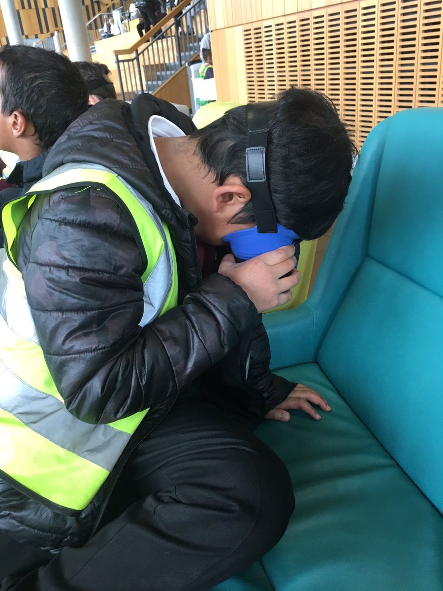 Miss_Dawber's tweet photo. Exploring inside a volcano using #VirtualReality headsets @ManMetUni @WebsterPrimary @GAGeogger https://t.co/tRVo9xvhHz