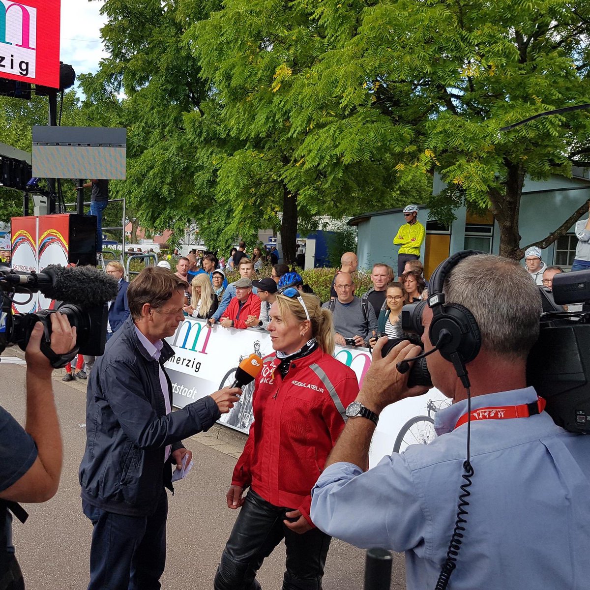 Die Deutschland Tour wird 2019 auch von <a href="/DasErste/">Das Erste</a> und <a href="/ZDF/">ZDF</a> übertragen. Für uns ein Meilenstein und wir meinen: auch ein sehr gutes Signal für den deutschen Radsport 😀👍 ... 

#deinetour #radsportfestival #ard #zdf #deutschlandtour