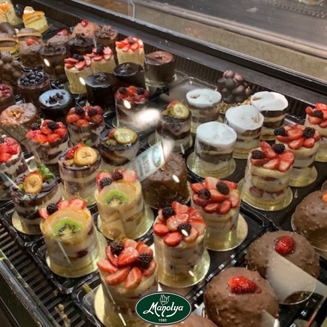 ManolyaPastane's tweet photo. Bu küçük Manolya pastaları, mutluluğuyla gönlümüzü, lezzetiyle midelerimizi şenlendirmeye devam ediyor. 🍓🍰 https://t.co/VtV83ZE5jI
