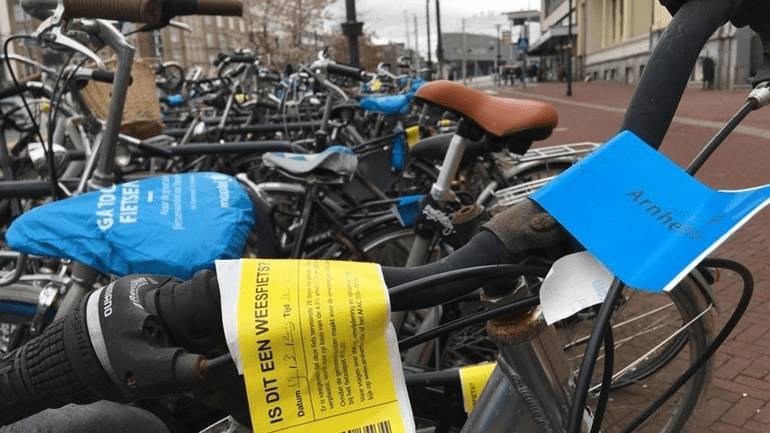 Er zijn al veel weesfietsen verwijderd uit de binnenstad. Graag horen wij van jullie of er nog fietsen staan die verwijderd moeten worden.

#weesfiesten Gemeente Arnhem Binnenstad Arnhem #arnhem6811