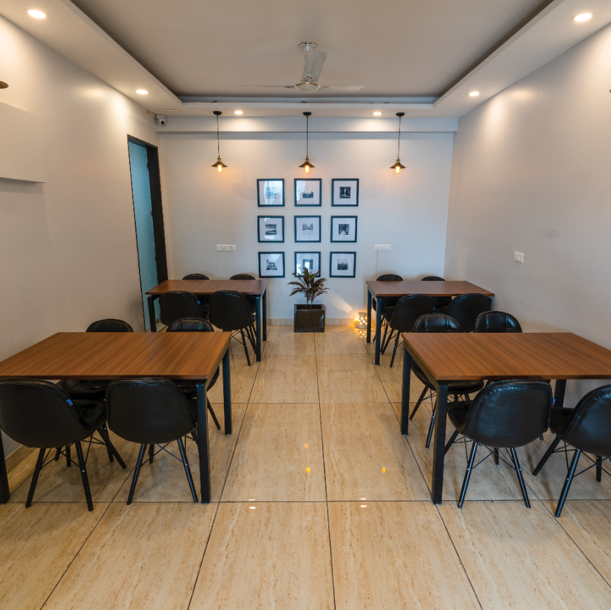 oyorooms's tweet photo. Business travel is now smooth & hassle-free with #OYOSilverKey -- executive apartments with all the comforts of home. To change the face of business travel, we aim to expand to 19 Indian cities with 400 #OYO SilverKeys by the end of 2019. Here's to creating the #PerfectSpace. https://t.co/GM8ItS1EXV