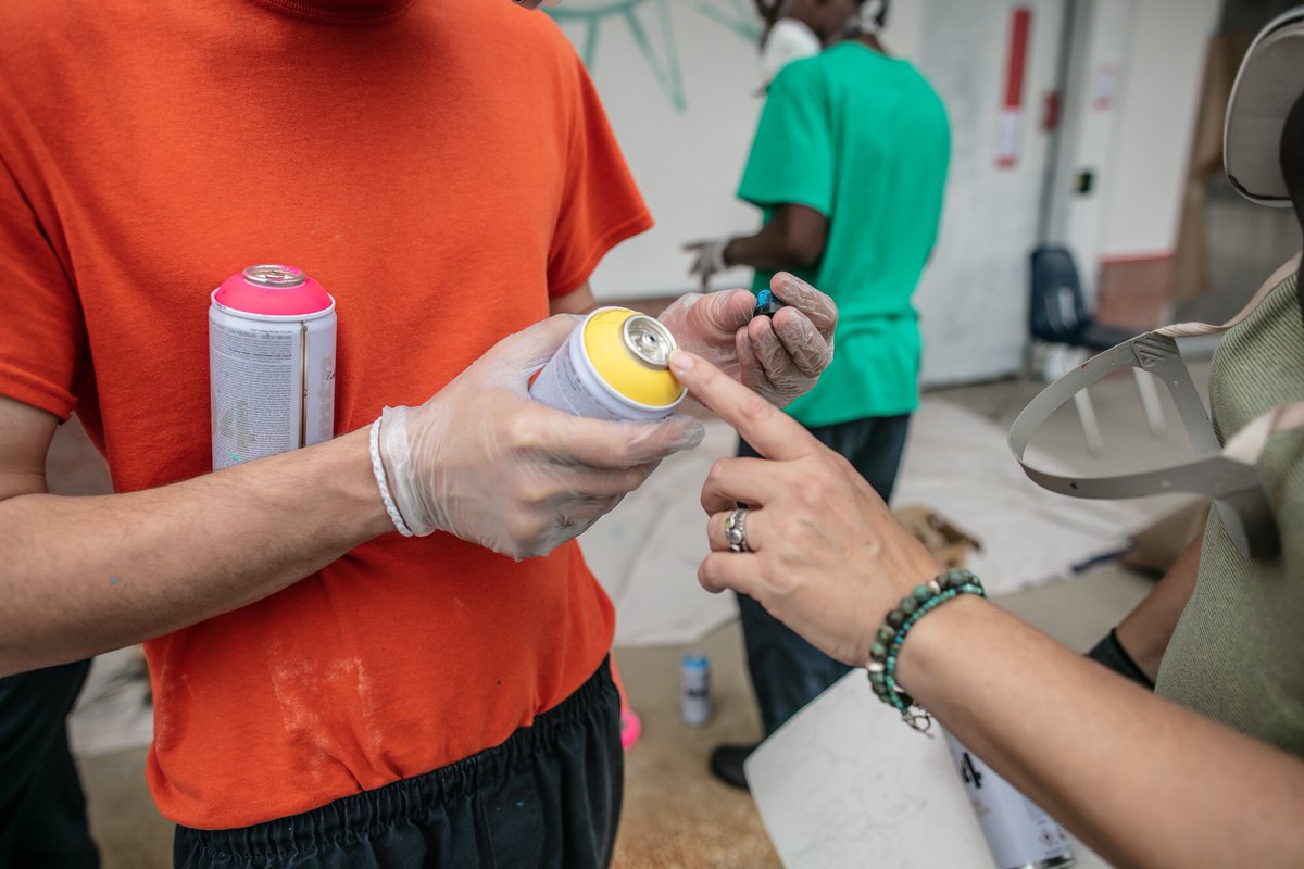 JusticeStudio1's tweet photo. Co-created a mural with @eve_n_odd...learned how to use @MontanaColors. Ready to conquer the world! 💎 #juvenilejustice #juveniledetention #artoutreach #rogueteachers https://t.co/YBR0OwDHpQ