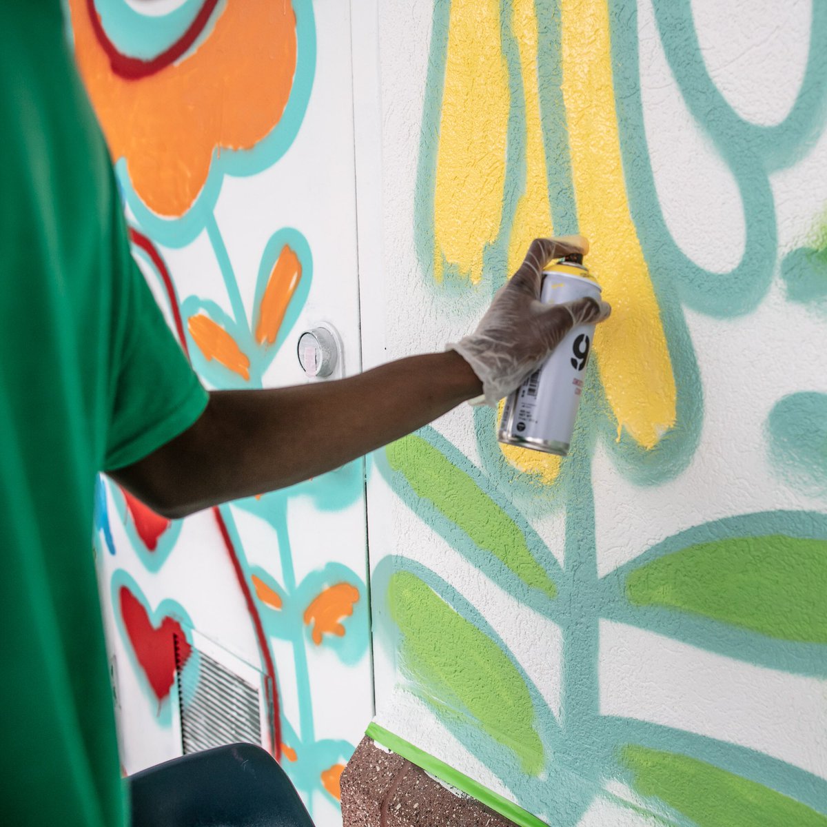 JusticeStudio1's tweet photo. Co-created a mural with @eve_n_odd...learned how to use @MontanaColors. Ready to conquer the world! 💎 #juvenilejustice #juveniledetention #artoutreach #rogueteachers https://t.co/YBR0OwDHpQ