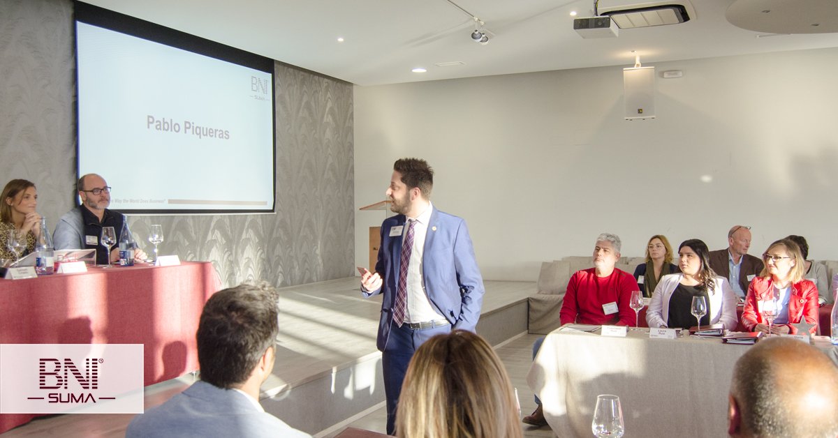 BNISuma's tweet photo. En una reunión tan especial no deben faltar unas palabras del director general de Málaga @PabloPiqueras_ Quien resume el trabajo que se consigue formando parte de BNI, los grandes beneficios de pertenecer a un grupo de empresarios que se ayudan a crecer y como evolucionar. https://t.co/roRuEjaNtv