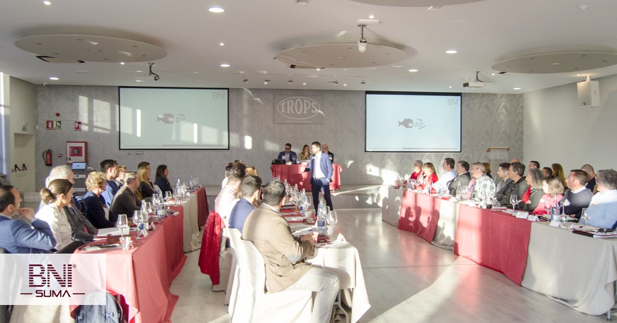 BNISuma's tweet photo. En una reunión tan especial no deben faltar unas palabras del director general de Málaga @PabloPiqueras_ Quien resume el trabajo que se consigue formando parte de BNI, los grandes beneficios de pertenecer a un grupo de empresarios que se ayudan a crecer y como evolucionar. https://t.co/roRuEjaNtv
