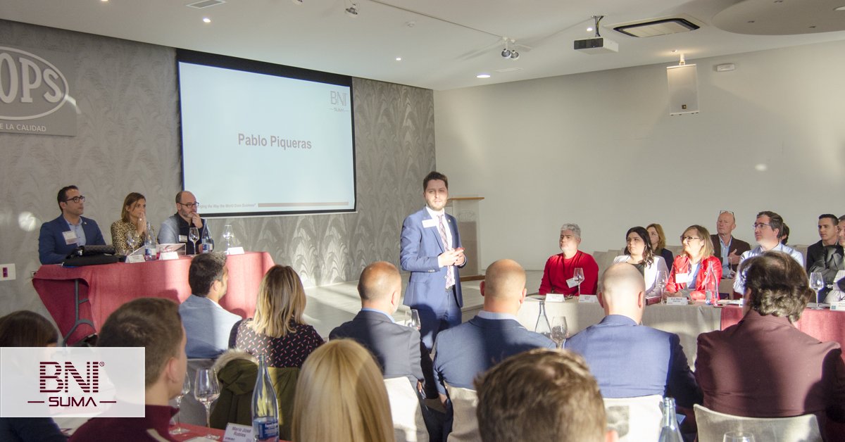 BNISuma's tweet photo. En una reunión tan especial no deben faltar unas palabras del director general de Málaga @PabloPiqueras_ Quien resume el trabajo que se consigue formando parte de BNI, los grandes beneficios de pertenecer a un grupo de empresarios que se ayudan a crecer y como evolucionar. https://t.co/roRuEjaNtv