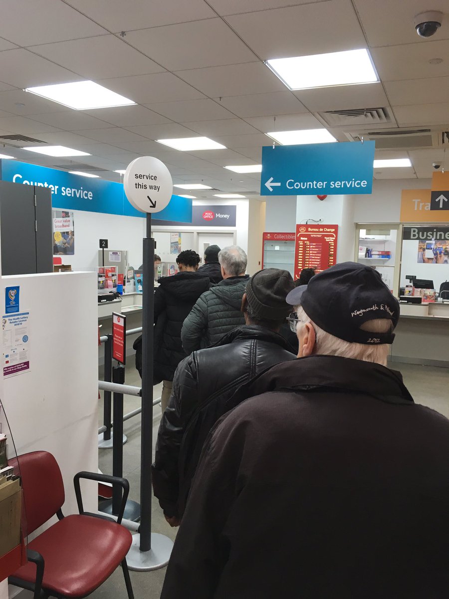 srlockwood1's tweet photo. Ok. So remind me again why @PostOffice is failing? 1 person on counter, 11 people in queue (and counting). #CustomerService #rubbish https://t.co/NMYHRt0qRs