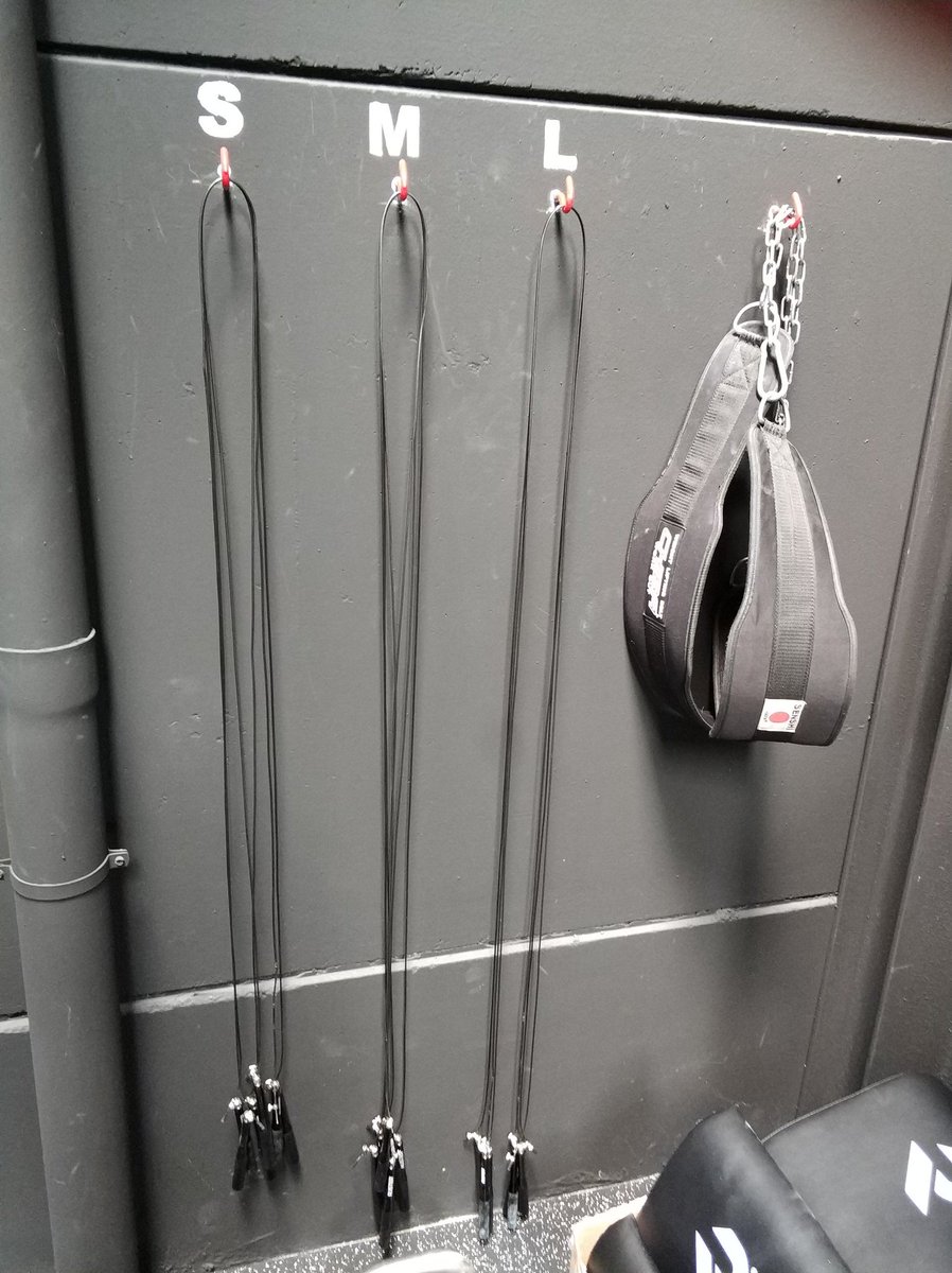CStarttime's tweet photo. Atención crossfitteros tenemos nuevo material: combas, chalecos lastrados y dos barras para hacer farmer de strongman, a usarlo!
#CrossFit #CrossFitStarttime #Jaén #rusterfitness #CrossFitworld #CrossFitSpain #CrossFitEspaña #Wod #Box #CrossFitOpen #assaultairbike #concept2 https://t.co/EzJRzu7nNy