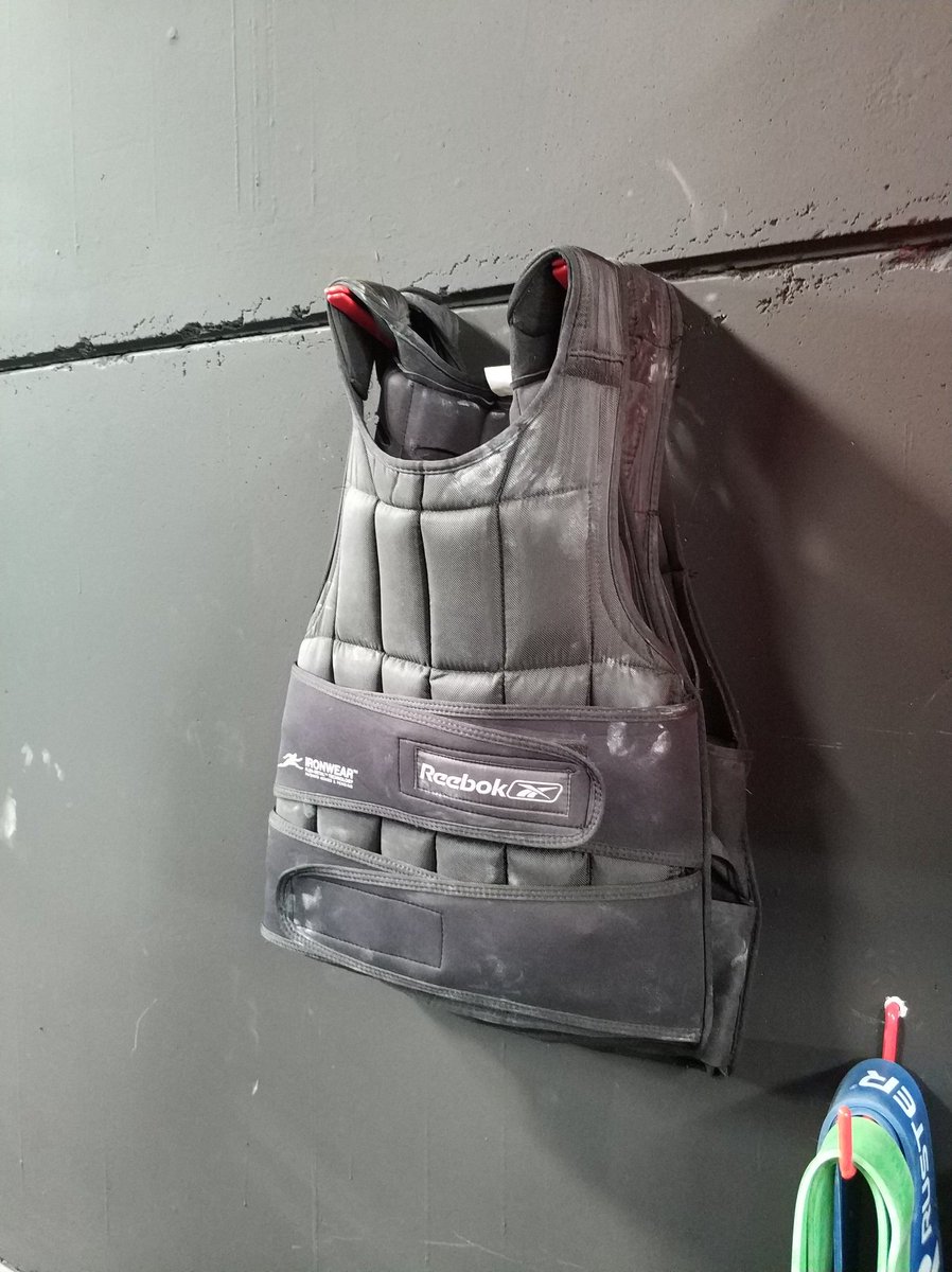 CStarttime's tweet photo. Atención crossfitteros tenemos nuevo material: combas, chalecos lastrados y dos barras para hacer farmer de strongman, a usarlo!
#CrossFit #CrossFitStarttime #Jaén #rusterfitness #CrossFitworld #CrossFitSpain #CrossFitEspaña #Wod #Box #CrossFitOpen #assaultairbike #concept2 https://t.co/EzJRzu7nNy