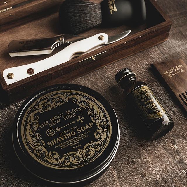 Style grows on the vine of tradition. #TheHolyBlack #TraditionalShaving #WetShaving #KeepItTraditional #LookGoodDoinIt ift.tt/2Ve260A