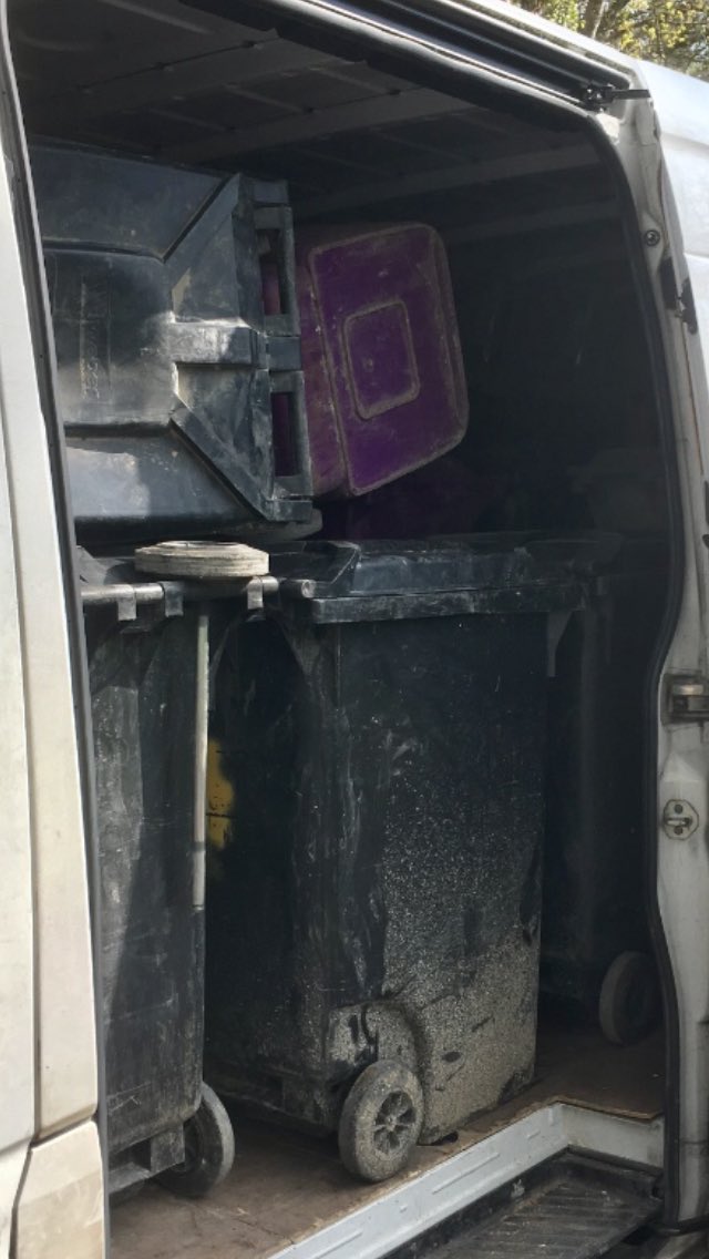 HendoDrive's tweet photo. wheelie bin busy today https://t.co/RaAElfR0hW