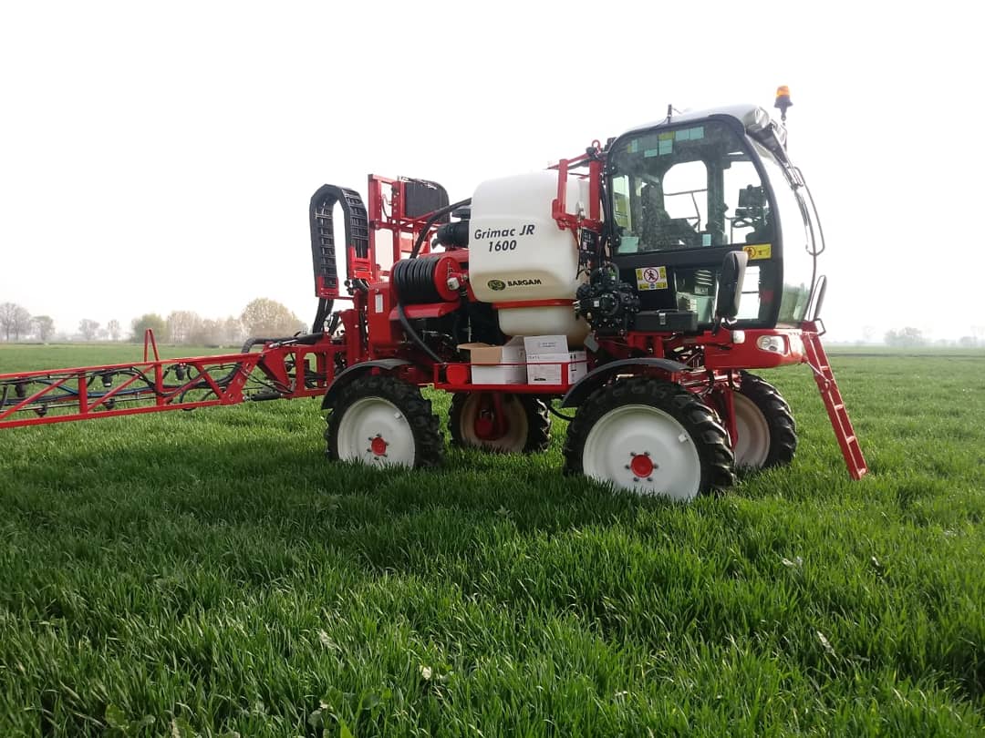 BargamAgri's tweet photo. GRIMAC JR 1600 Bargam.
Let's Take A Self Propelled Sprayer!
#bgroup #bargam #awinninggroup #aworldofsolutions #ungruppovincente #unmondodisoluzioni #diserbo #semoventi #selfpropelledsprayers #provaincampo #fieldtest #aziendaagricola #grimac #junior #lionheart #ididboom https://t.co/AboFZWXkaI