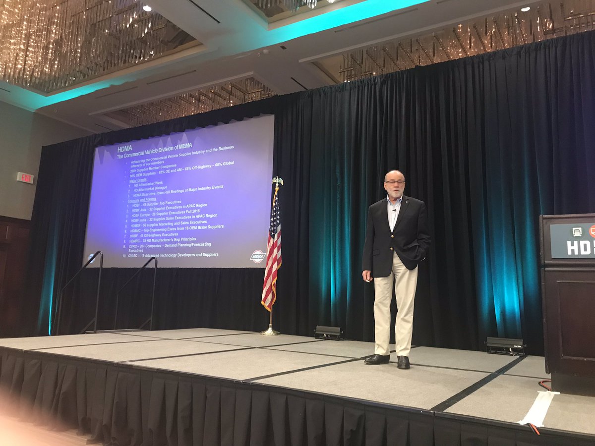CV_ESchueller's tweet photo. Kicking off day 2 of the .@repair_hd #HDRepairForum with a keynote from @HDMADialogue president Tim Kraus, sharing insights and trends on the heavy duty commercial vehicle market. https://t.co/YGnqFZmFmu