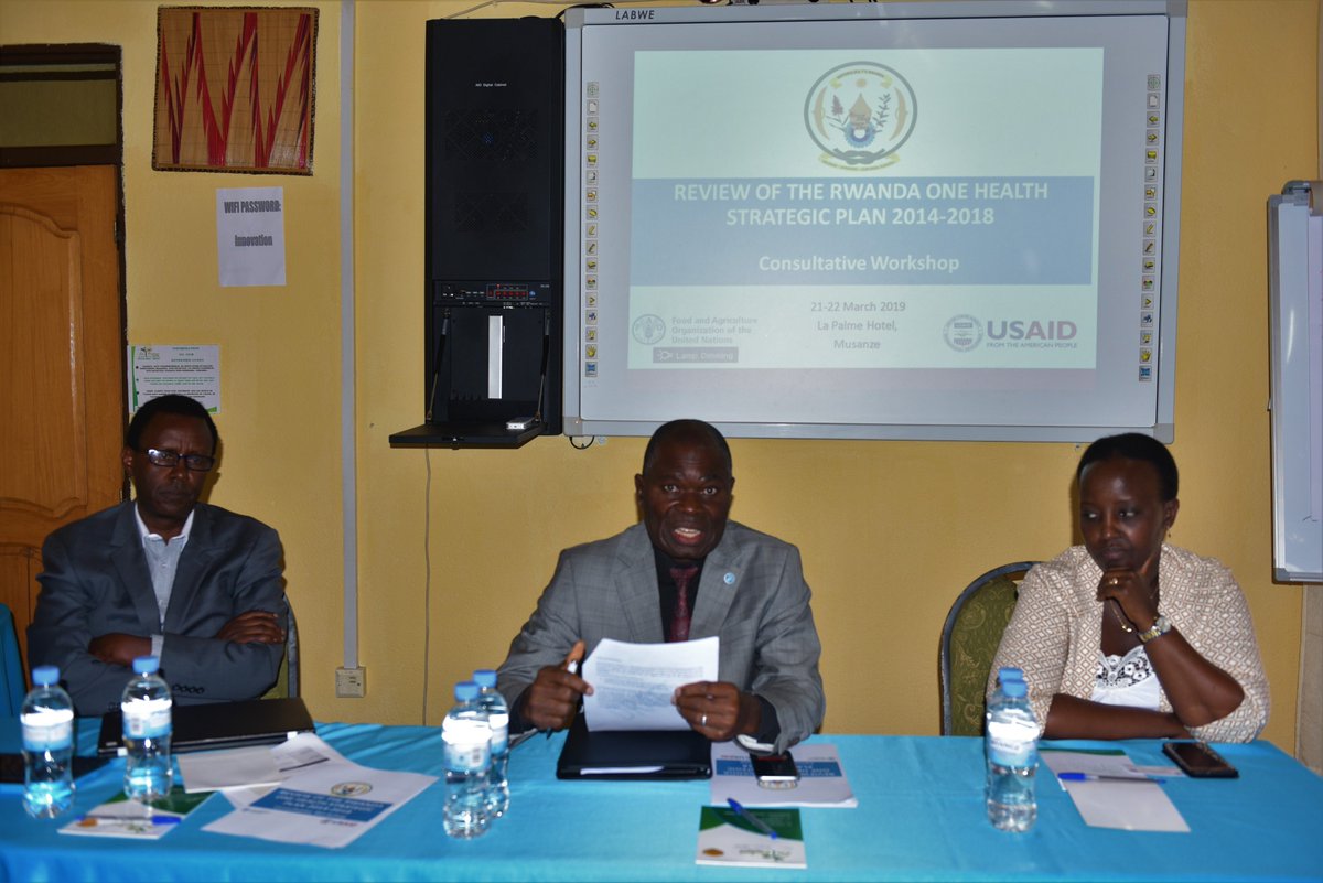 FAOLivestock's tweet photo. .@FAO and @USAID are working together in Rwanda to strengthen the #OneHalth platform promoting collaboration, strengthening surveillance, early detection, rapid response, prevention & control as well as capacity building! #animalhealth
🐮🐔🐑 Read more: https://t.co/MwyH3ULHSl https://t.co/w3Sl3n1Bph
