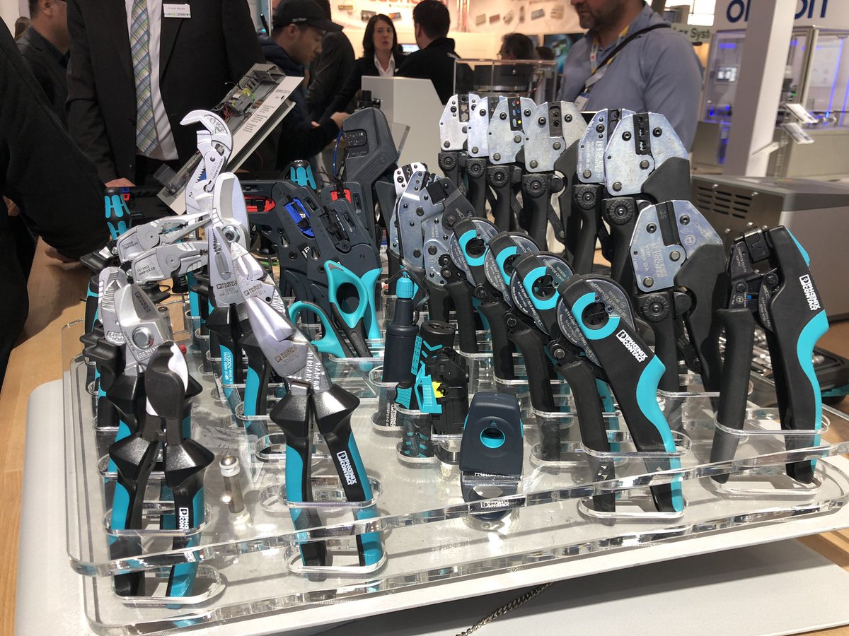 Andreas_Schr's tweet photo. The right #tool for every application by #PhoenixContact! Come and visit us at #HM19 to have a great hands-on experience in hall 9, booth F40! #TOOLfox #panelbuilding https://t.co/KfCf5fgDmT
