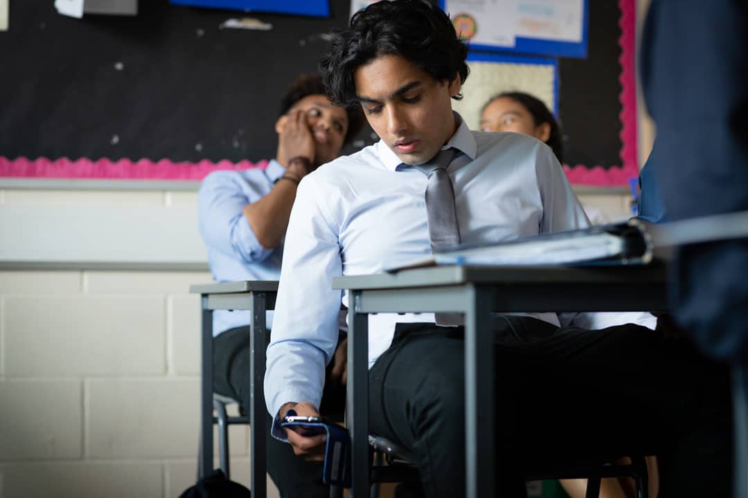 Surrealshot's tweet photo. Someone who shouldn't be is texting in class!
At least have the phone under the table Shray!
@officialaprasad @builttobefilm
Photography by @aramamedia
#builttobe #builttobefilm #shortfilm #socialawareness #fibroawareness #fibromyalgia #fibrosupport #indiefilm #akashprasad https://t.co/slkenFCg6y