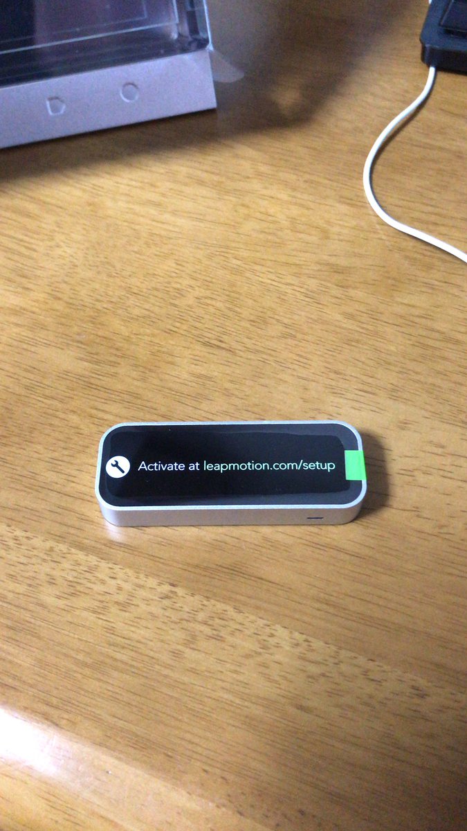 twoooooda's tweet image. leapmotion届きました！なんかクソ重いガラスの塊(写真左上)もオマケで付いてきたんですけど、何ですかこれ？

#leapmotion  
#ルキグラス