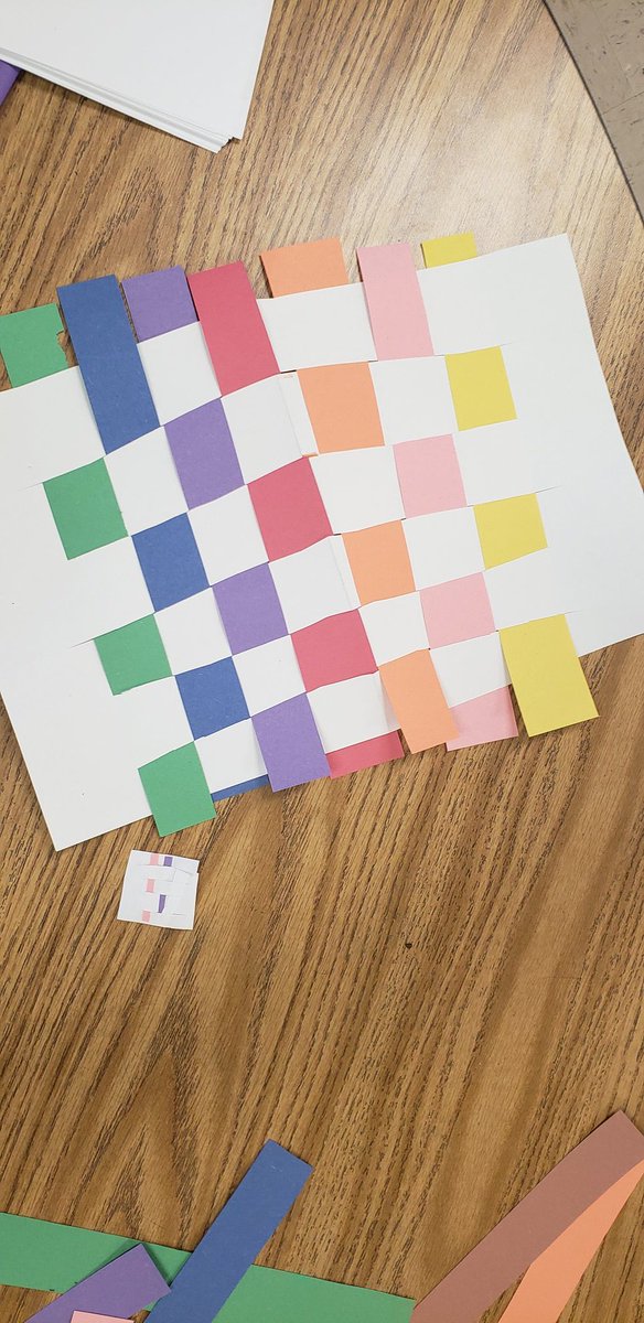 HambysHive's tweet photo. Paper weaving based on Navajo rug weaving. Making our shared reading story more concrete &amp; hands-on to build understanding. #HambysHive https://t.co/fYdx2H3B1Q