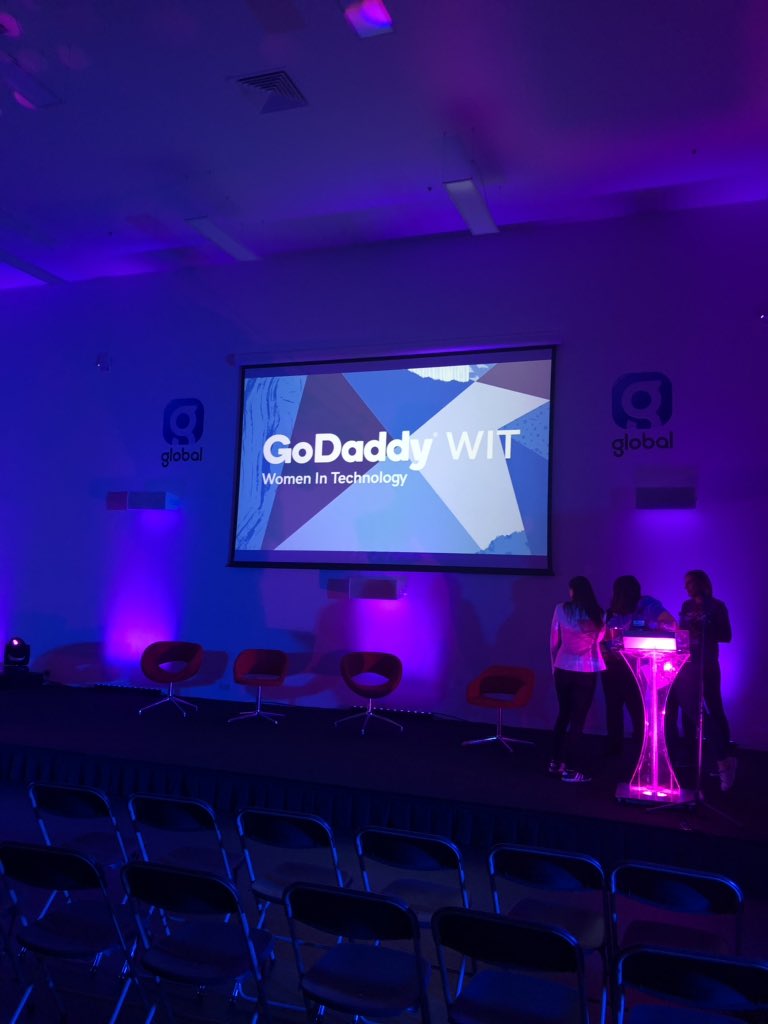 GoDaddyDE's tweet photo. Wir möchten Frauen von der #IT überzeugen, sie in ihrer beruflichen Entwicklung fördern und den Diskurs in Bezug auf Gleichstellung suchen! 

Gleich geht‘s los hier in London! 💥🎈🎉 #GDWIT #GoDaddyWomen #WomenInTech https://t.co/MWYVqux3r3