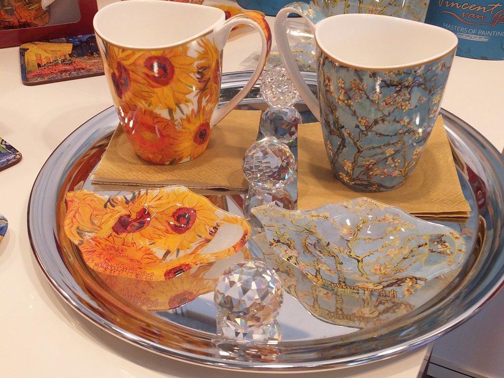 💫good mood coffee cups 💫 today in Vincent van Gogh look 💫 sunflowers &amp; almond tree with small cake bowls 💫 beautiful weekend I wish you 💫 MORE bit.ly/2Ec1y5q 💫 For Interior Decor &amp; retails.

#interiordesign #interiordecor  #interiorstyling  #luxuryhome #tableware