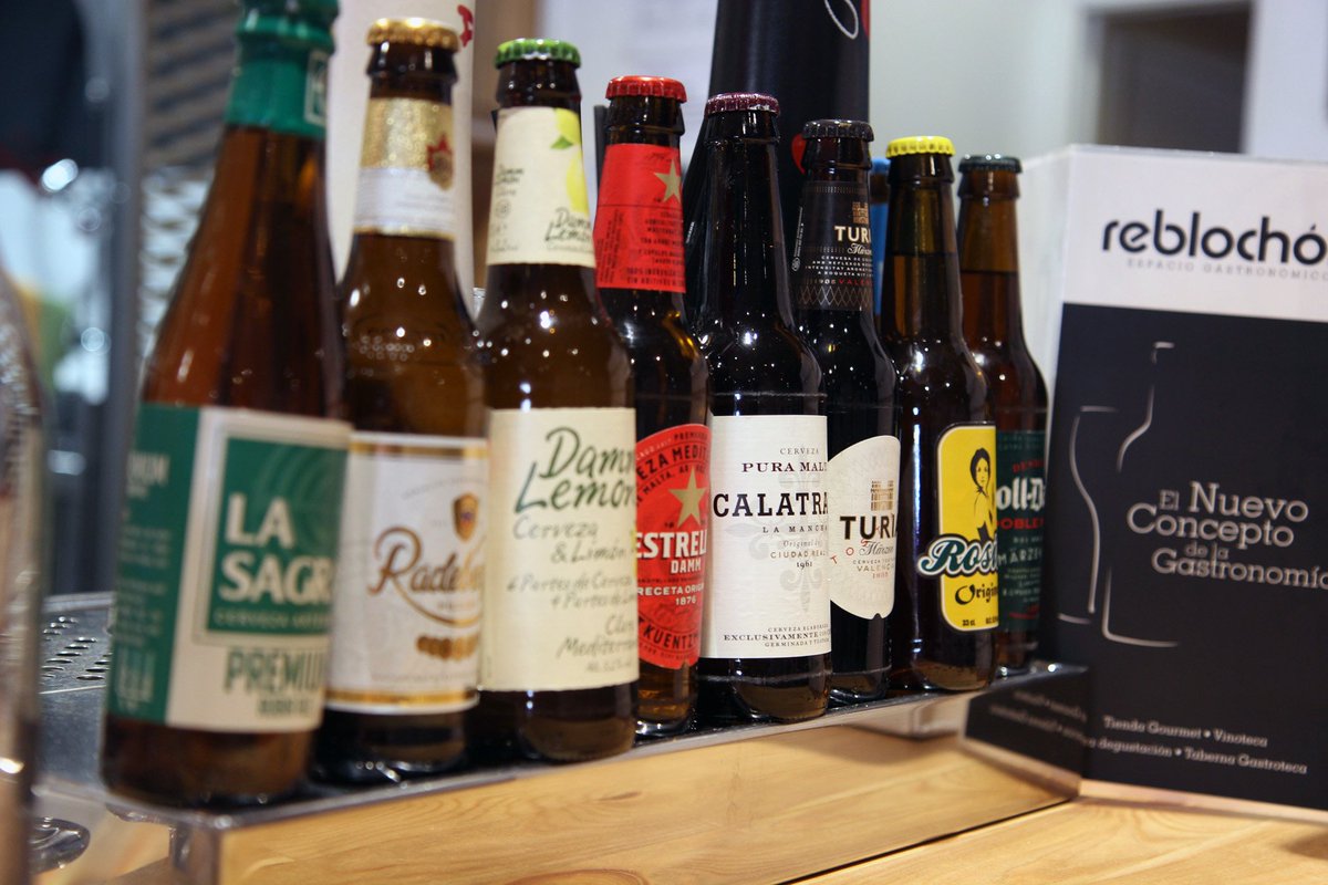 ¿Una buena cerveza en una taberna llena de productos gourmet? ¡Quién da más!

#ElReblochón #Montecarmelo #Ultramarinosilustrado #TiendasGourmet