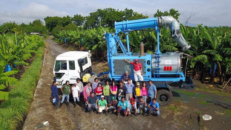 MartignaniSrl's tweet photo. ...meanwhile a photo with the workers, at one of the fruit company factories "Dole" in the Philippines.
We delivered another M819  mist blower.
https://t.co/ZW6eZyWTEW https://t.co/uHnMIpetWy