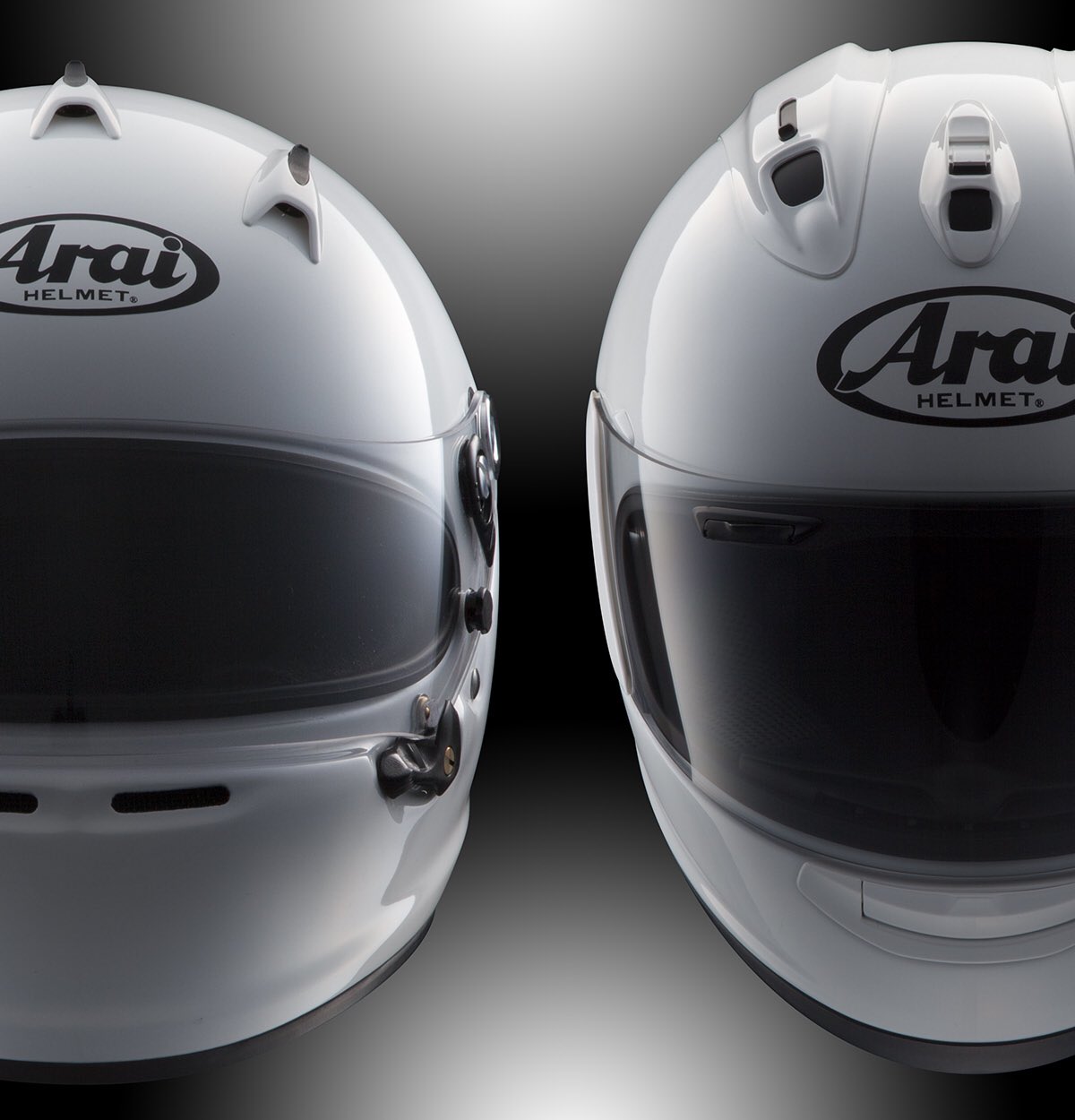 アライヘルメット Arai Helmet 四輪と二輪ヘルメットの違い 窓の形状 視点を動かして状況判断する四輪と 頭の角度を変えながら状況判断する二輪では窓カットも違うのです アゴ形状 四輪はハンドルにヘルメットを強打する事を考慮しワイドな形状