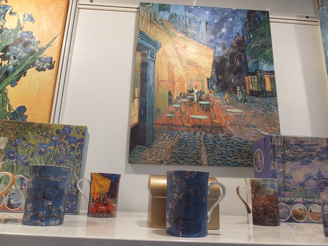 💫 Vincent van Gogh Look - Night café 💫  on painting cup or glass plate... 💫 his style enchants the guests 💫  always 💫 MORE bit.ly/2Ec1y5q 💫 .

#interior #interiordesign #interiordecor #interiors #interiorstyling