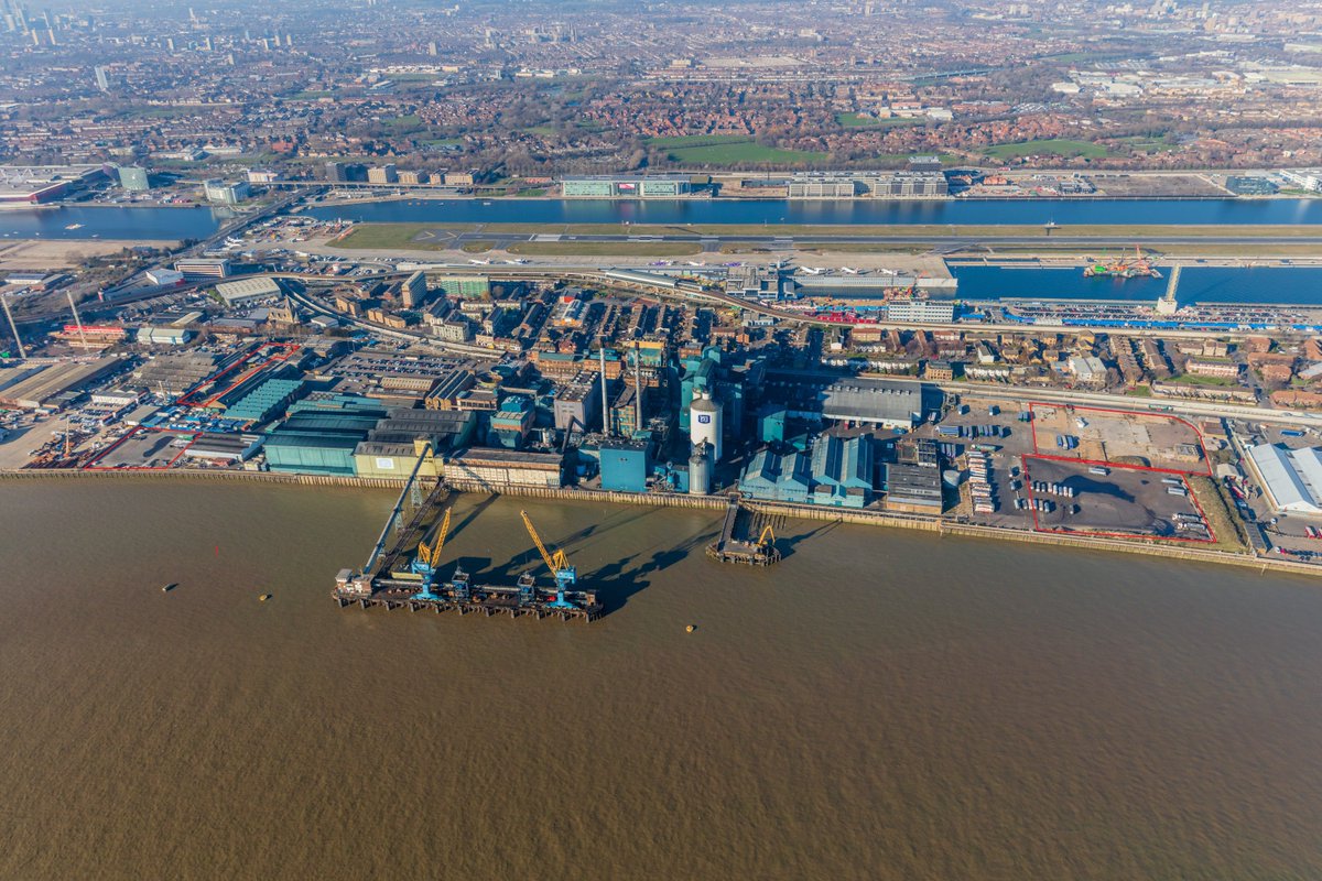 Glenny_llp's tweet photo. We have been appointed by @TateLyleSugars to market 7.7 acres of secure open #storage land across its #ThamesRefinery in #Silvertown. Another success for #TeamGlenny in the heart of London’s #RoyalDocks regeneration area. Find out more via @TheCoStarGroup https://t.co/K1hUBQLwjK https://t.co/bgBVIJWfR5