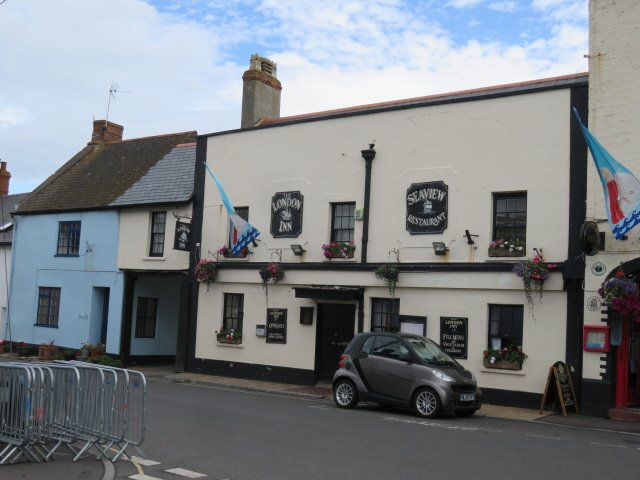 #Somerset adjacent to the #marina . interconnecting Trading Areas. Coastal viewing #restaurant . Four Bedroom Flat. Bereavement sale. In present ownership since 2002. No EPC as Listed.  £395,000 F/H.

sidneyphillips.co.uk/business-detai…