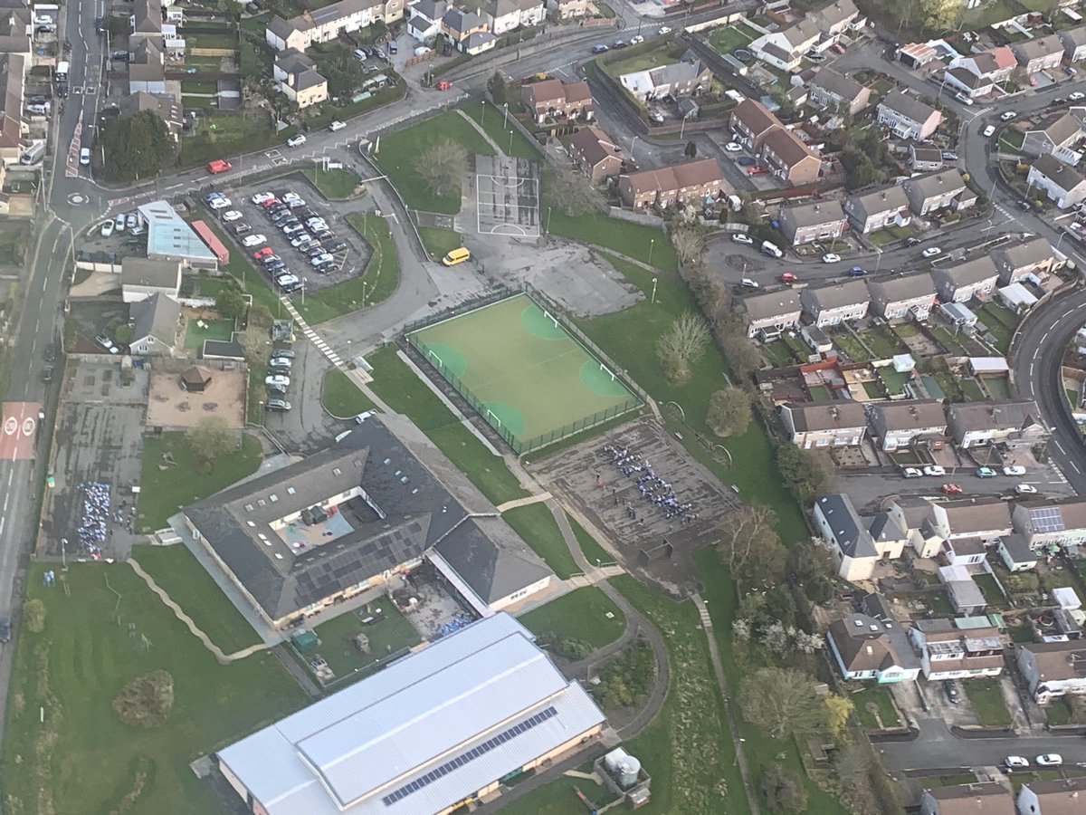 hqcrew1's tweet photo. Another photograph from our pilot... ✈️ which awesome school did this? Anyone know?💙 https://t.co/NXDrirOjBy