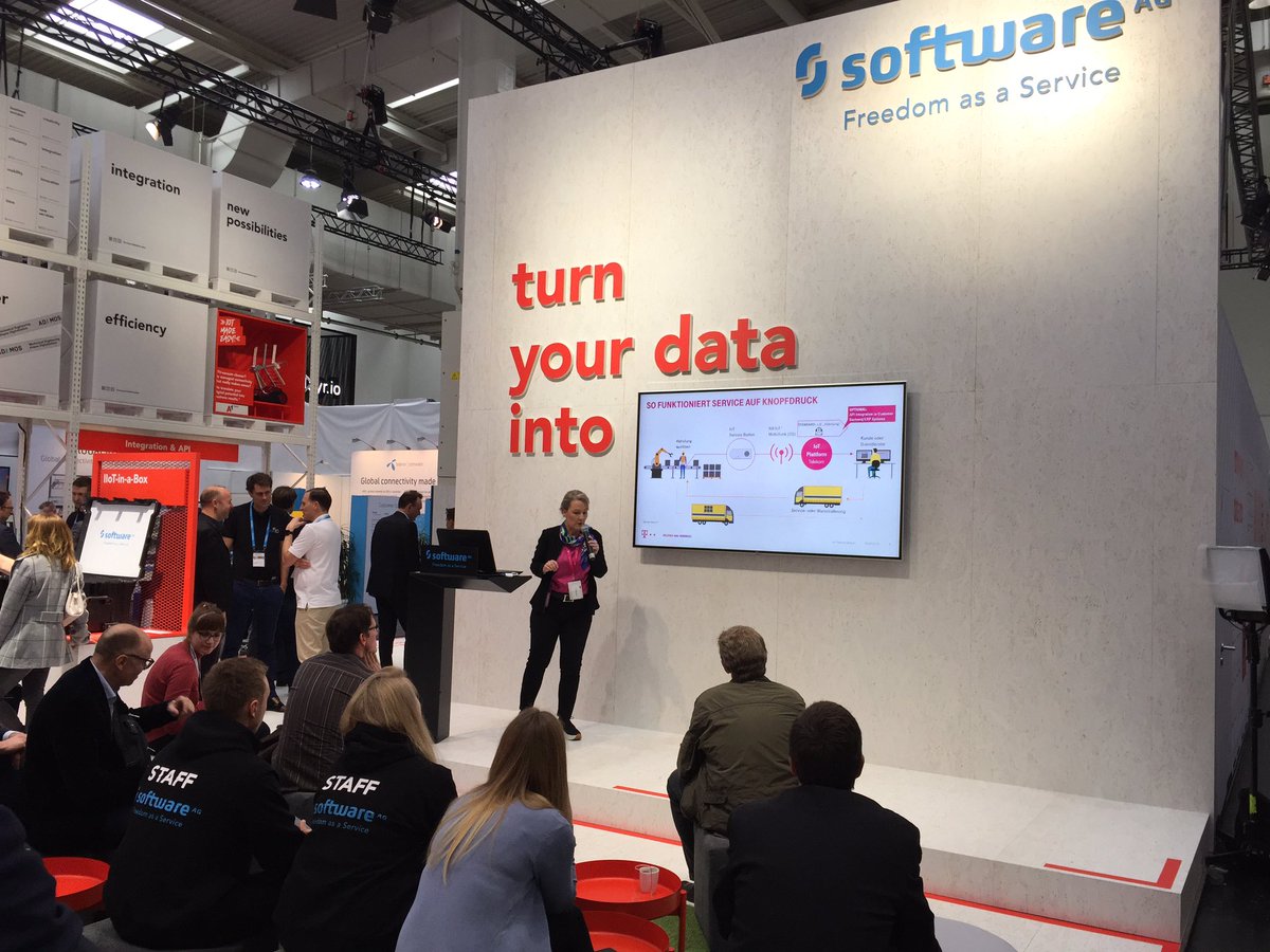 rupert_auer's tweet photo. Auf dem #HM19 Stand der @SoftwareAG_D Der Service Button der @DT_IoT vorgestellt #50yearsbold https://t.co/OpkYMvIOVC