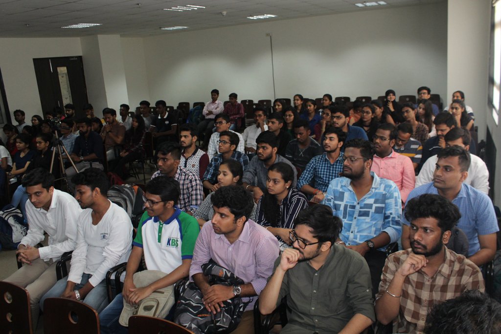kbsmumbai's tweet photo. An interactive session on "21st Century Business Models" by Mr. Dilip Tikle, Founder and Consultant, Connect Dots Consultancy &amp; Training @kbsmumbai under Emerging Trends in Business Technology series. 
#ETBT #Business #BusinessModels #KBS https://t.co/KkwDAHDy3y