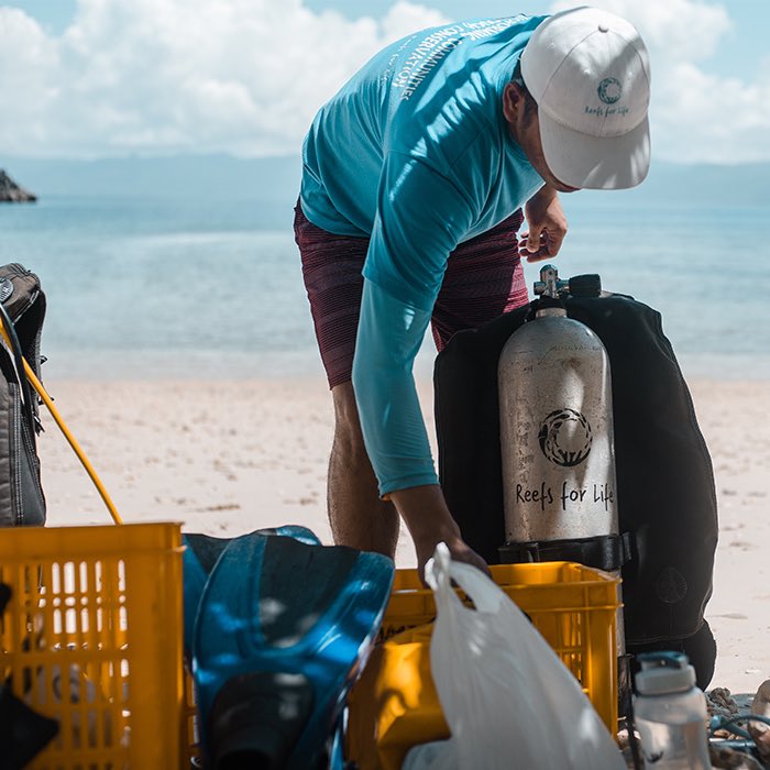explorephonline's tweet photo. Reefs for Life will restore your faith in humanity as they work hand in hand with the locals of Camsur in rehabilitating our reefs. https://t.co/sWmRtDX1Sm
#LiveToExplore #LiveToExploreCaramoan #ExplorePhOnline #Caramoan #CamsurAdventure https://t.co/QN8yDDpeSh