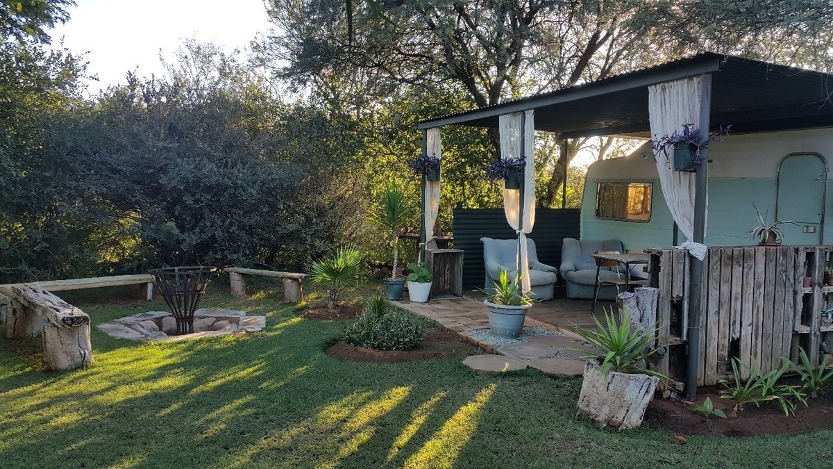 KameelAnd's tweet photo. We invite you to our little oases in the Northwest Province.
Rust and Vrede is situated on the R377 road between Delareyville and Stella on the R377 road. Ideal for #birdwatching #stargazing #relaxing and watching beautifull #sunset.
Come join us, we know you will love it!! https://t.co/mGnGsFKmsP