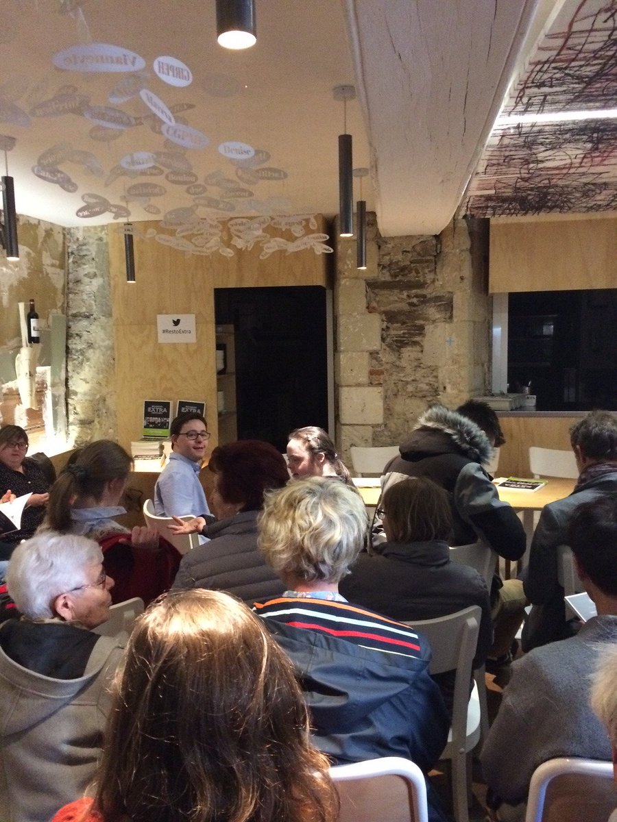 LibCoiffard's tweet photo. Une très belle soirée partagée hier au restaurant @refletNantes autour de l'équipe, et du livre "Restaurants extraordinaires" 😁😍avec une séance de dédicace extraordinaire 😊@EHESP_Editions #restoextra https://t.co/z6kHkxQWK2