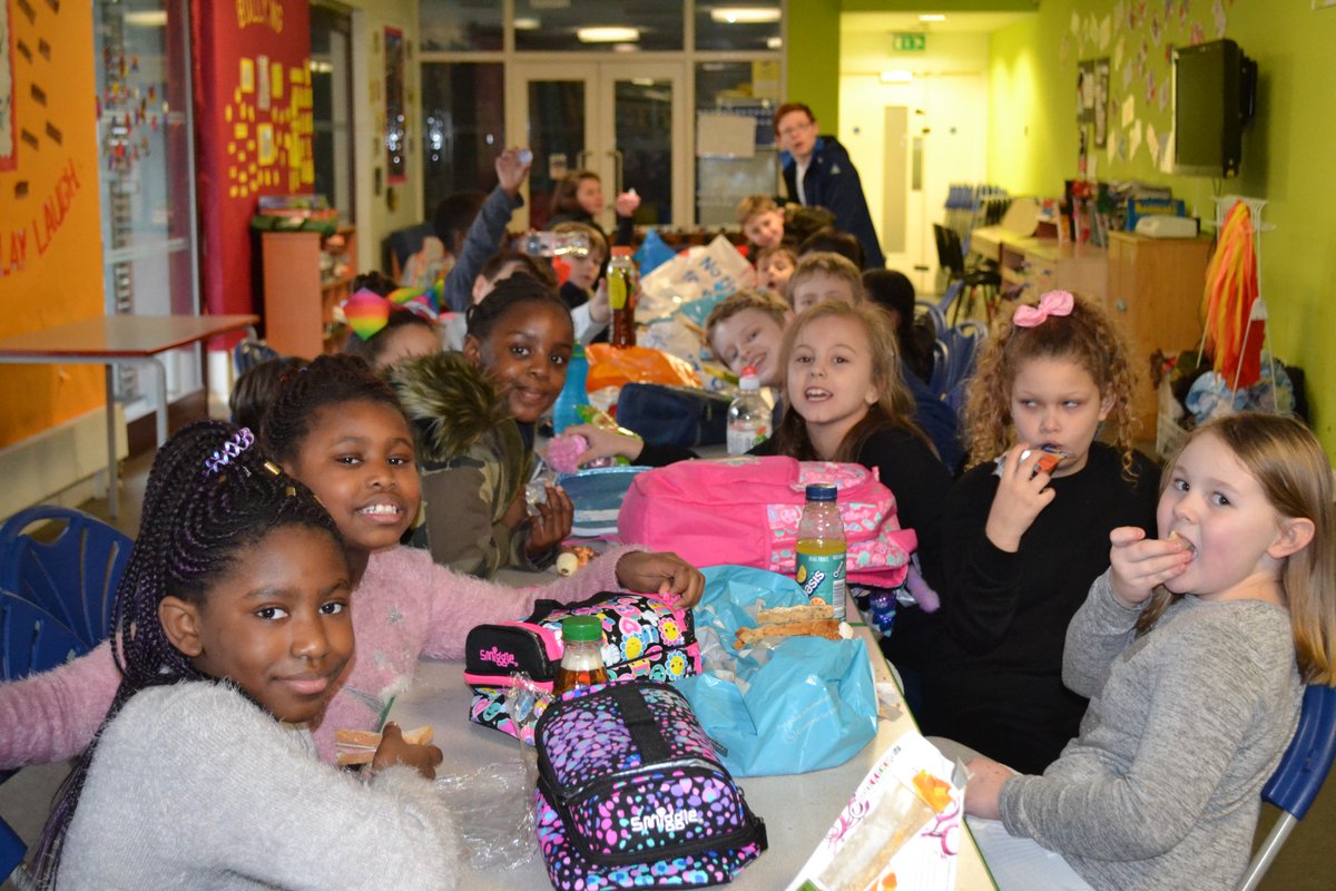 awesome_cic's tweet photo. All of our playgrounds are FREE but we offer lunch club supervision for £5 per day.  So children can arrive from 9am and stay all the way through to 5.30pm and it's registered on the government Childcare Choices scheme.
#FunComesFirst #adventureplayground #islingtonchildren https://t.co/A0ME3ybLeP