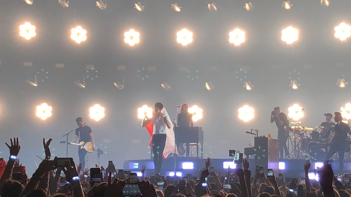 kircze's tweet photo. kiedyś obiecałam sobie, że zobaczę Shawna i pojadę na jego koncert. nie potrafię uwierzyć, że spełniłam swoje największe marzenie i dotrzymałam słowa. THANK YOU @ShawnMendes 💙 to był najpięknieszy dzień w moim życiu!!! #ShawMendesTheTourKrakow https://t.co/GYMXrHS8QP