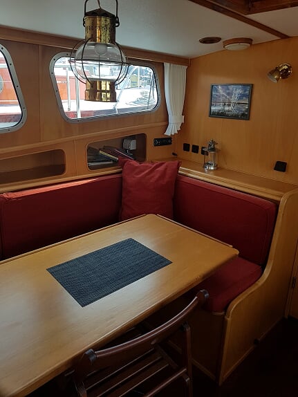 MDbemiddeling's tweet photo. #prijsverlaging Loose #Vlet (9.5 x 3.2 mtr): deze #vlet is recentelijk geheel gerestaureerd met oa nieuw interieur, stoffering &amp; prof. schilderbeurt. #Schip is vaarklaar &amp; in uitstekende conditie met oa een 100 pk #Perkins #motor &amp; diverse apparatuur. Prijs nu: € 29.500,= https://t.co/OIzPVZX6EN