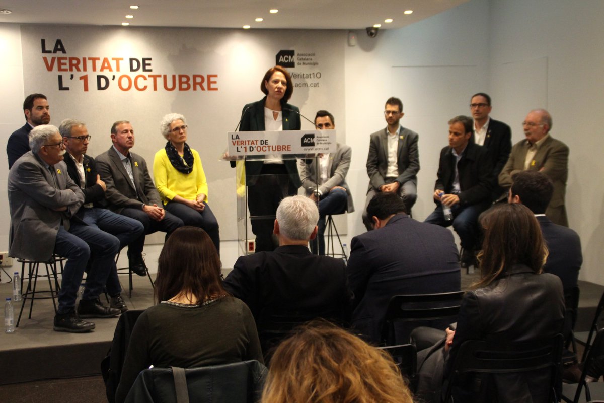 ACMunicipis's tweet image. Alcaldes i alcadesses catalans denuncien a Madrid que les declaracions dels guàrdies civils sobre l’1-O “són falses i inventades" acm.cat/actualitat/alc… #LaVeritat1O