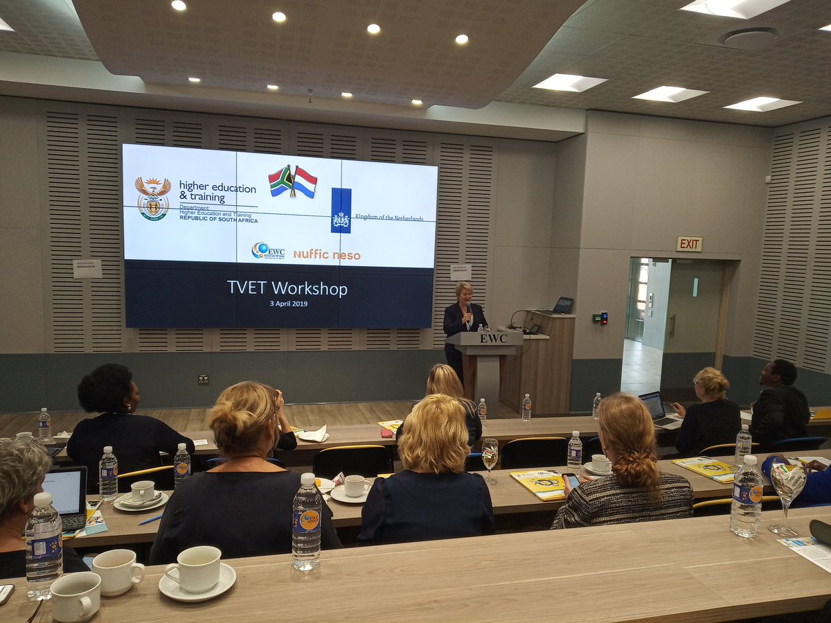 amenyo's tweet photo. Ontmoeting tussen Zuid-Afrikaanse en Nederlandse mbo scholen. Ideeën voor samenwerken: uitwisseling docenten &amp; studenten, samen (curriculum) ontwikkelen, leren van elkaar, peer review, ondernemerschap. Er zijn al mooie initiatieven! @Zadkine #ditismbo Met @nuffic &amp; @MinOCW https://t.co/2ccF1egin2
