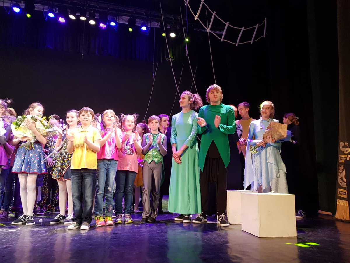 twkazou's tweet photo. Uitverkochte première gehad van #8feelings wat was het gaaf. Dit smaakt naar meer. #velcom #minsk #trots https://t.co/aArkcxjveI