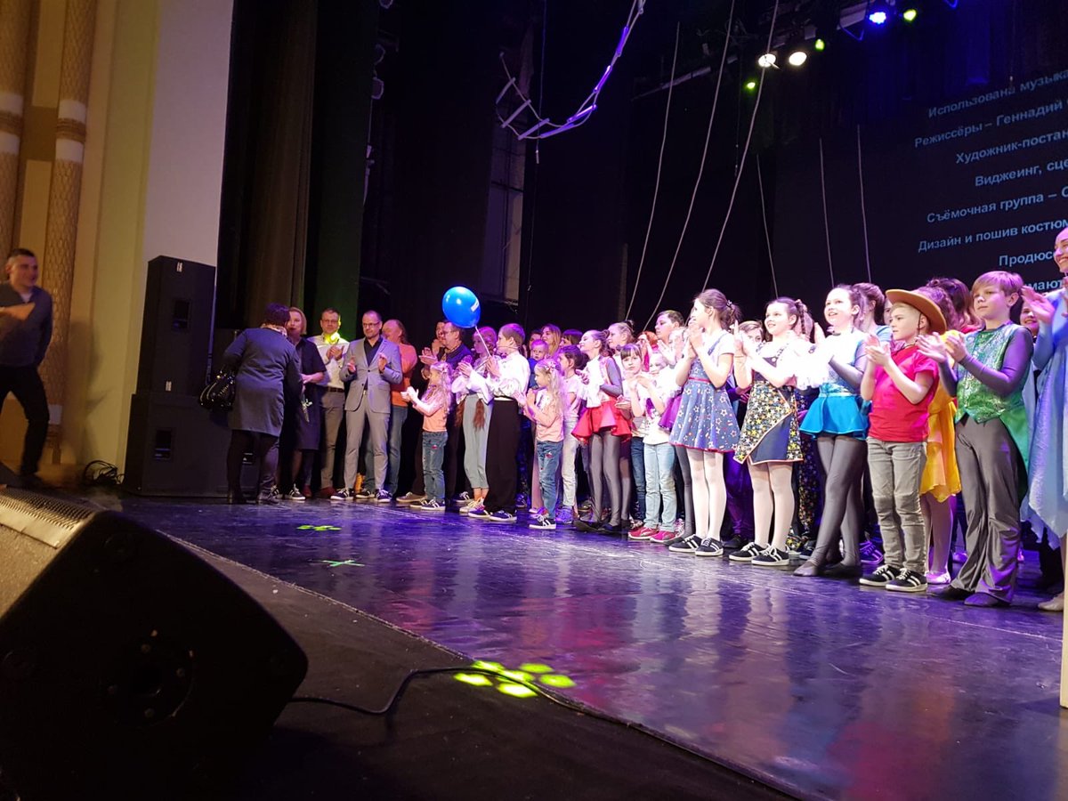 twkazou's tweet photo. Uitverkochte première gehad van #8feelings wat was het gaaf. Dit smaakt naar meer. #velcom #minsk #trots https://t.co/aArkcxjveI