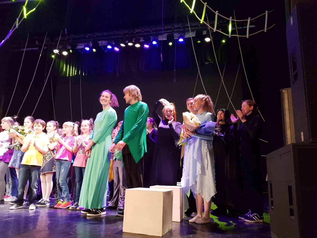 twkazou's tweet photo. Uitverkochte première gehad van #8feelings wat was het gaaf. Dit smaakt naar meer. #velcom #minsk #trots https://t.co/aArkcxjveI