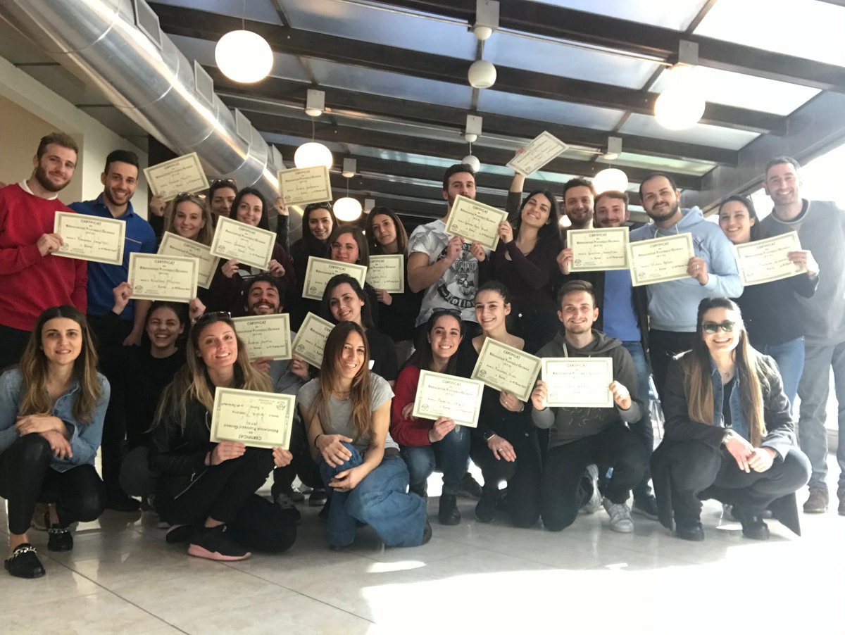 Airar_rpg's tweet photo. Quarta settimana del corso #rpg con la Dottoressa Maria Novella Pompa, dedicata all’arto superiore e alla #spalla: gli allievi hanno praticato con ottimi risultati dei trattamenti morfologici completi 🙏👏

Ci vediamo a giugno per lesioni articolari con il Prof #Souchard! https://t.co/fBJAs2Xp7d