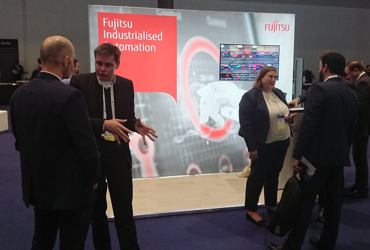 HarrisonA1_'s tweet photo. @Fujitsu_FDE Fellow FDE Jan Bache in action at #BluePrismWorld https://t.co/rO5UwV4OUx